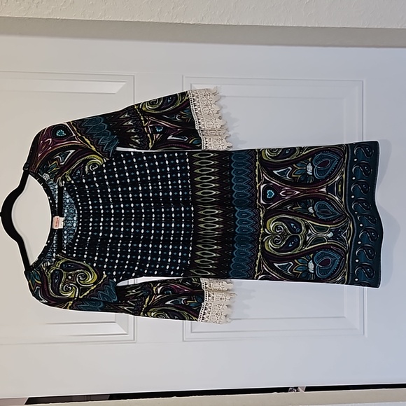 Dress - Picture 1 of 3